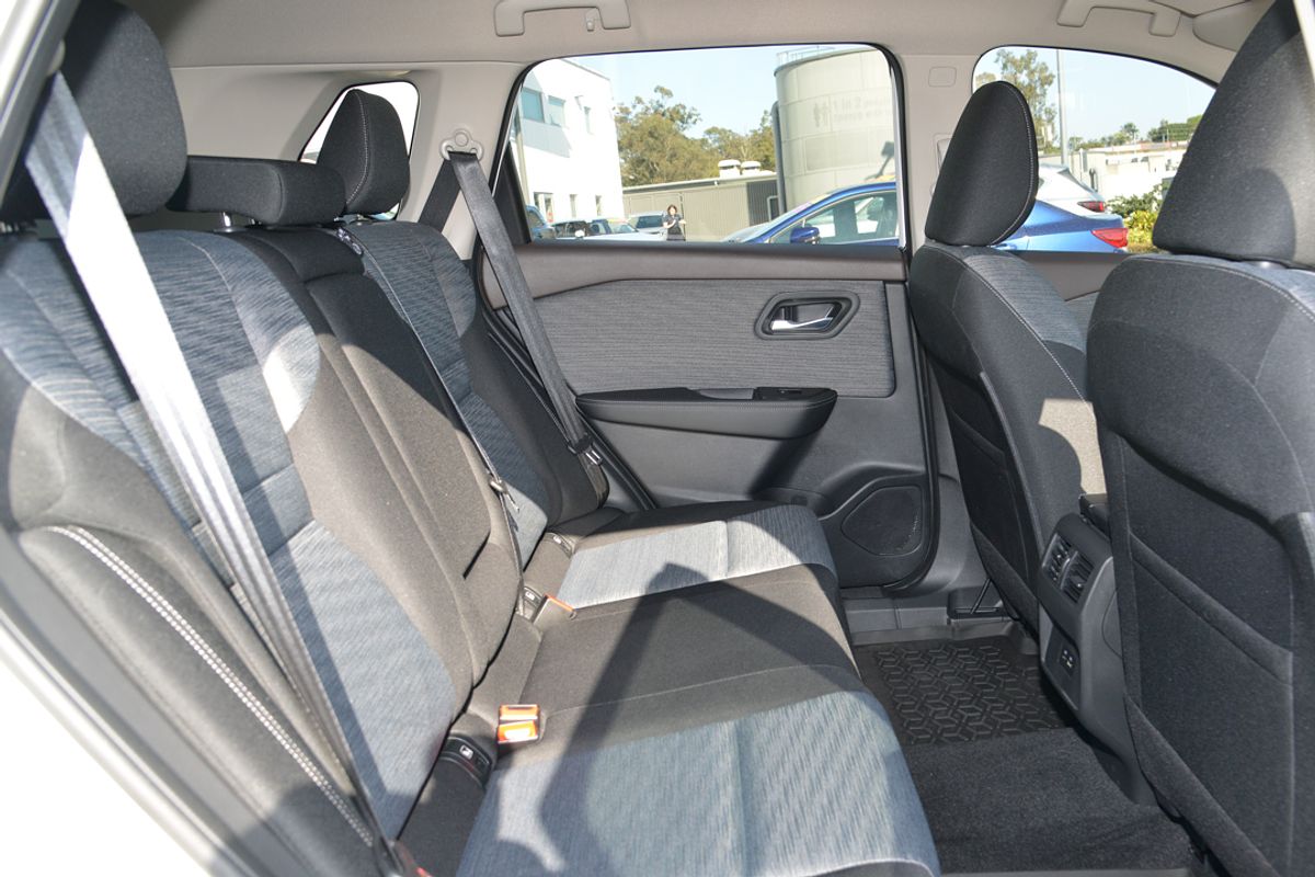 2024 Nissan X-TRAIL ST T33