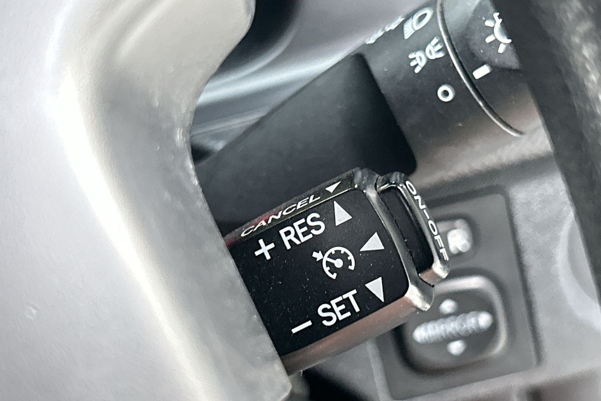 2016 Toyota Hiace Commuter KDH223R ELWB High Roof