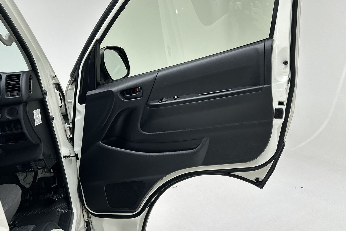 2016 Toyota Hiace Commuter KDH223R ELWB High Roof