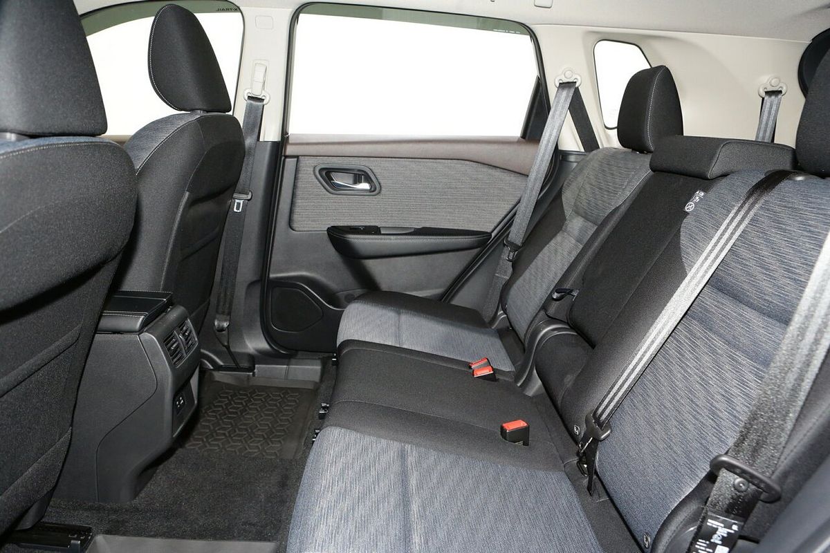 2025 Nissan X-TRAIL ST T33