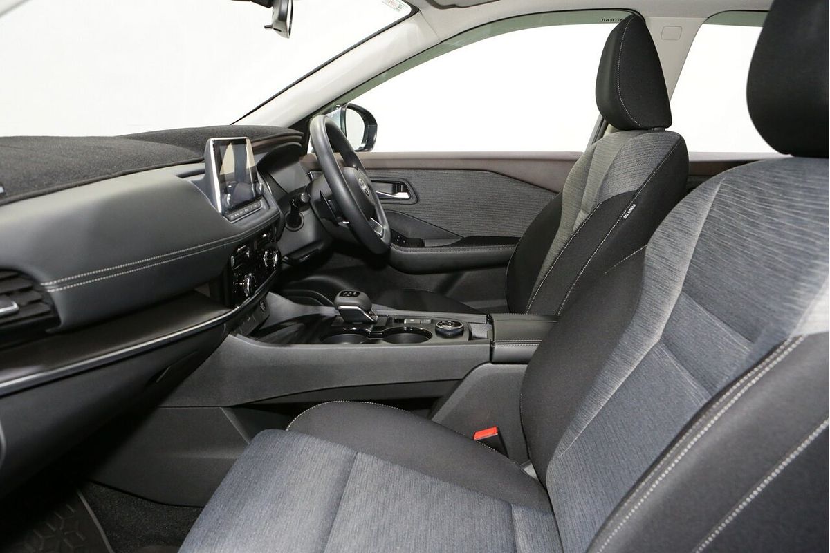 2025 Nissan X-TRAIL ST T33