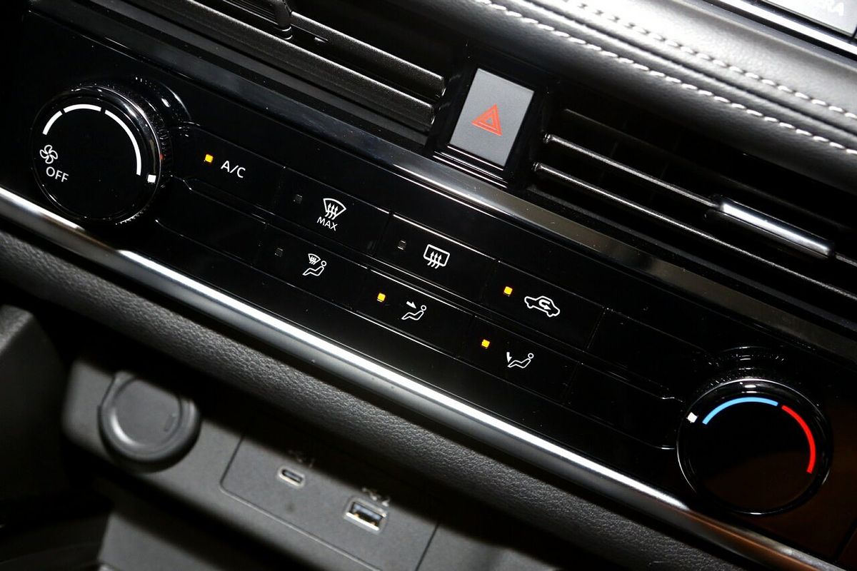 2025 Nissan X-TRAIL ST T33