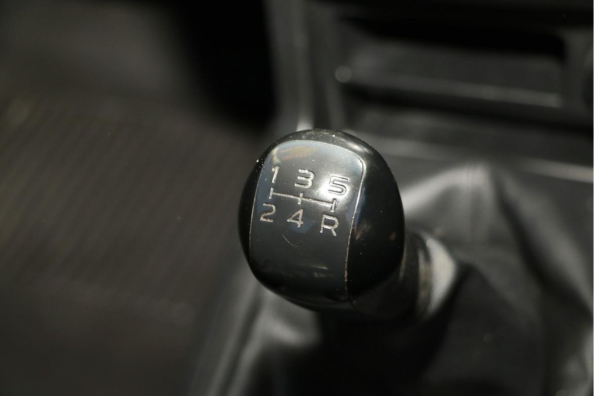 2013 Isuzu D-MAX SX Rear Wheel Drive