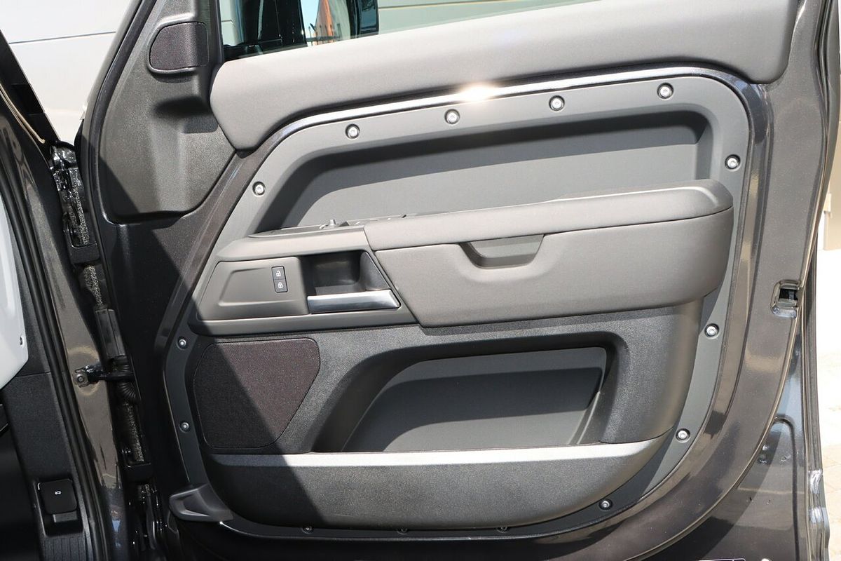 2025 Land Rover Defender 110 D250 S L663