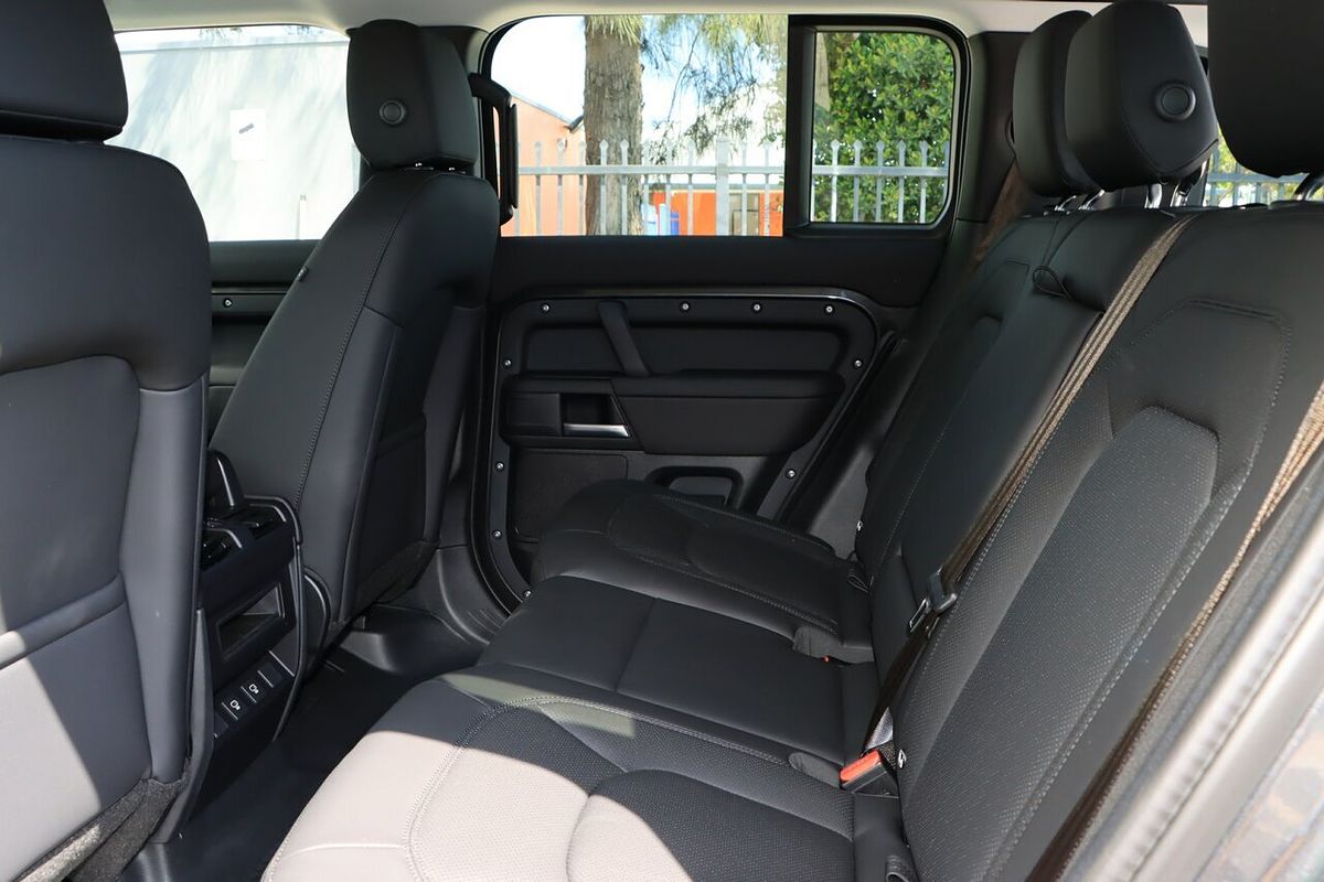 2025 Land Rover Defender 110 D250 S L663