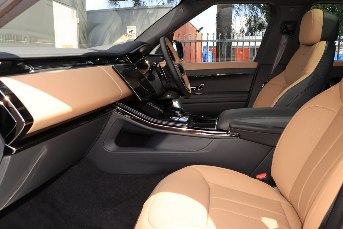 2025 Land Rover Range Rover Sport D250 Dynamic SE L461