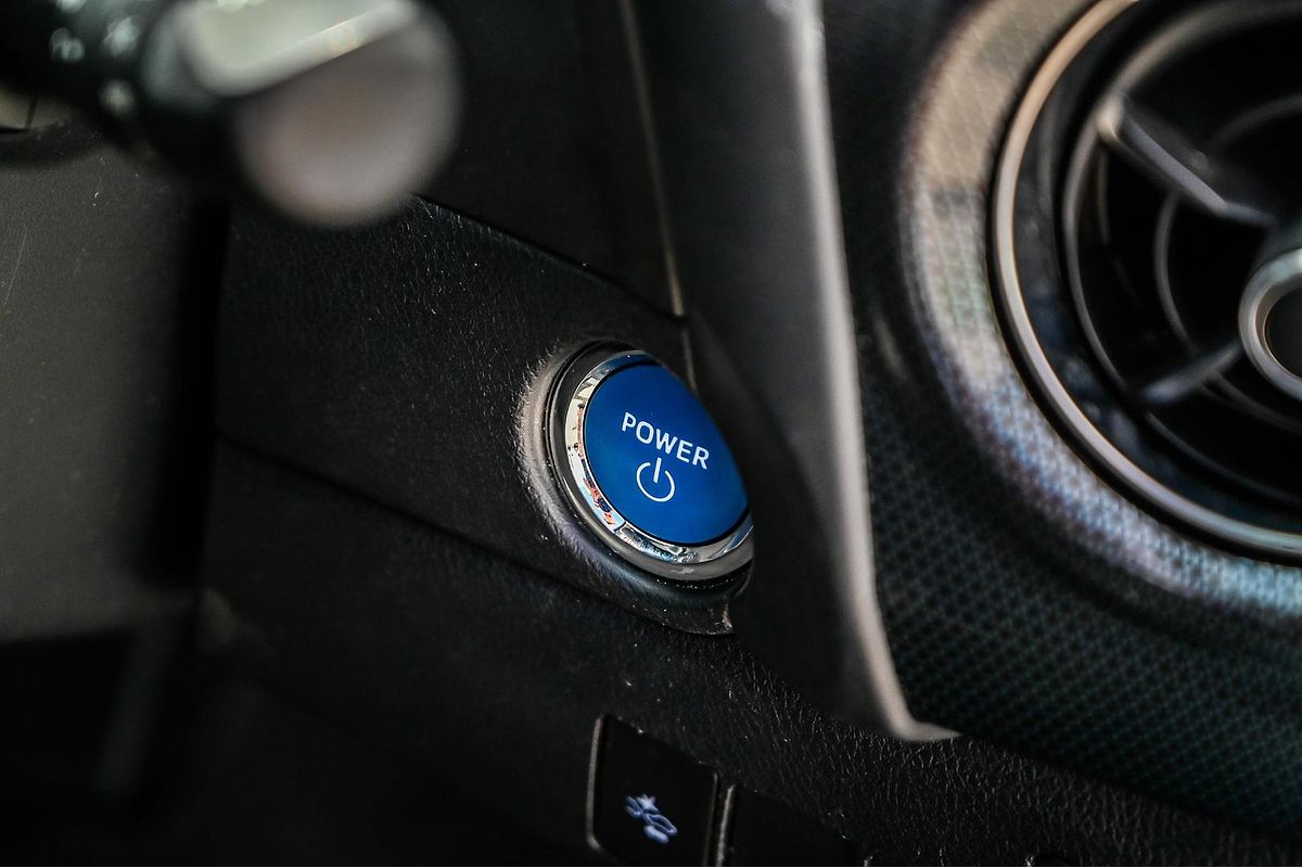2017 Toyota Corolla Hybrid ZWE186R