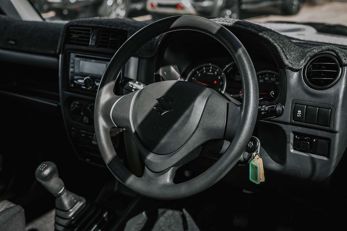 2015 Suzuki Jimny Sierra SN413 T6