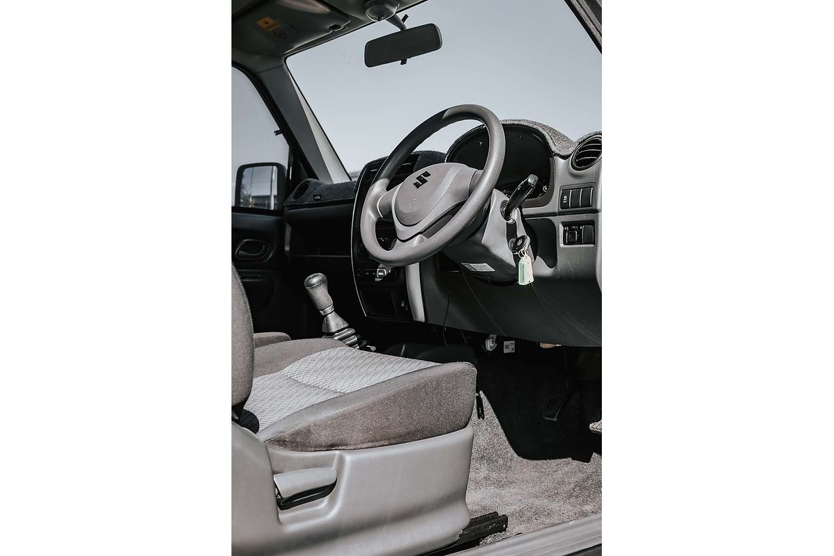 2015 Suzuki Jimny Sierra SN413 T6