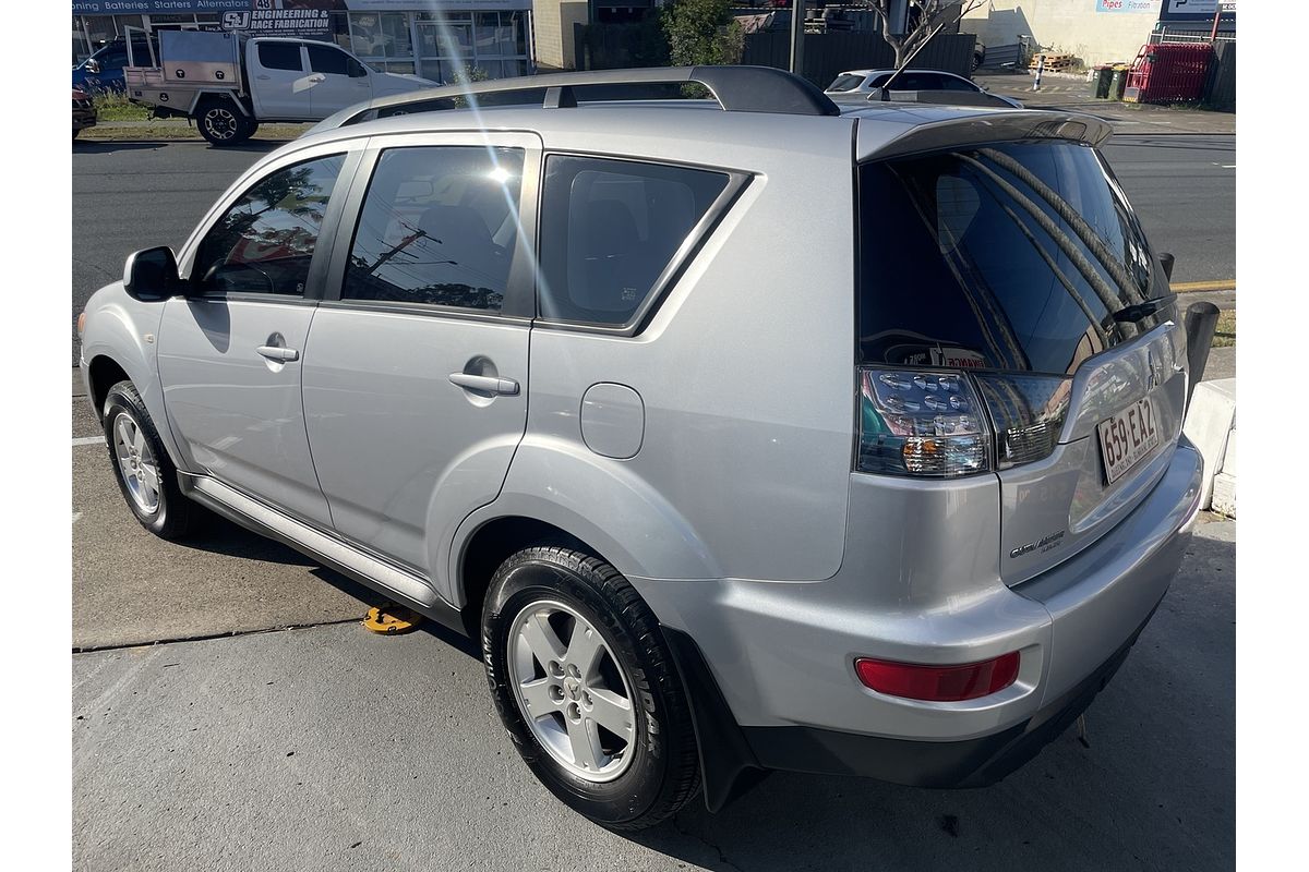 2011 Mitsubishi Outlander LS ZH