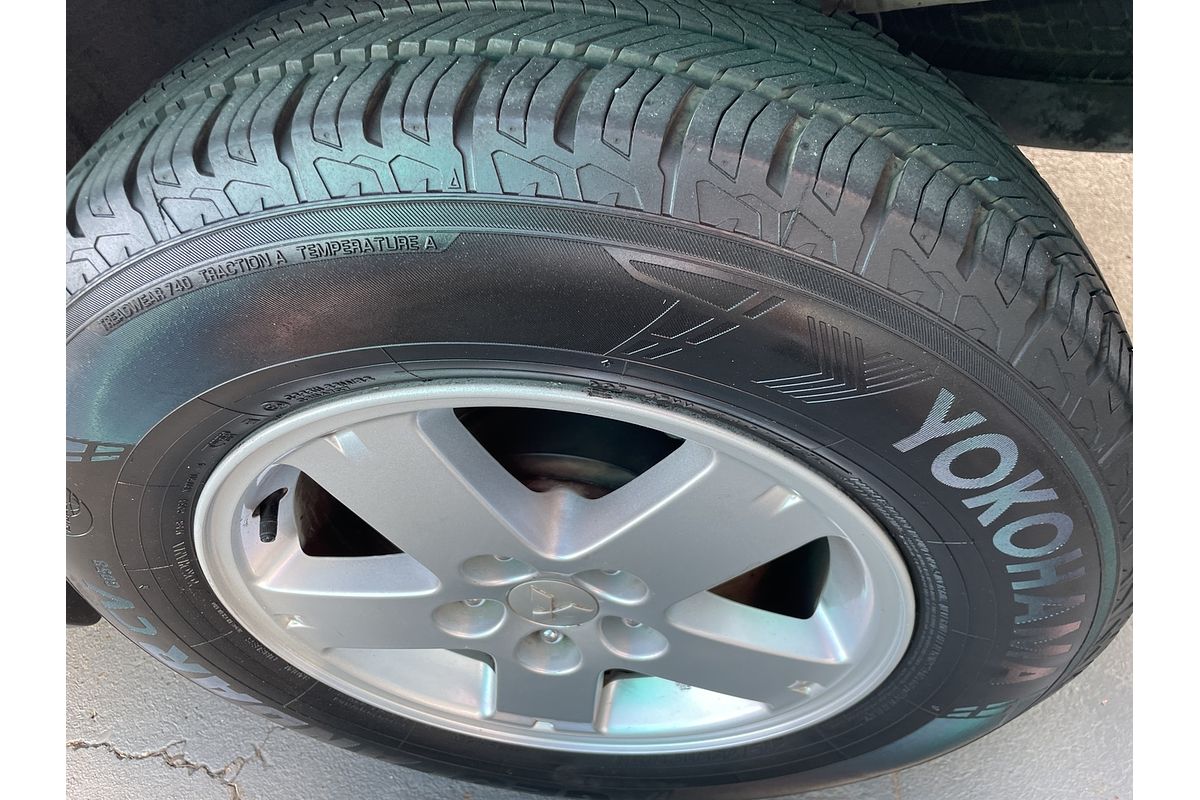2011 Mitsubishi Outlander LS ZH