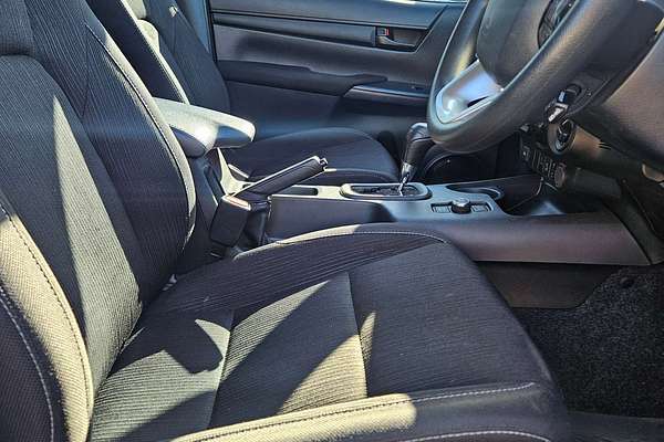 2024 Toyota Hilux SR GUN126R 4X4