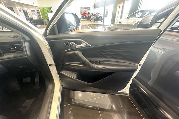 2025 MG HS Hybrid+ Essence AS33H