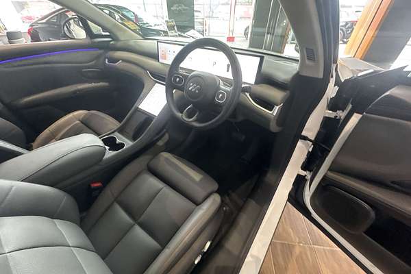 2025 MG IM6 Premium S12L