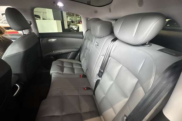 2025 MG IM6 Premium S12L