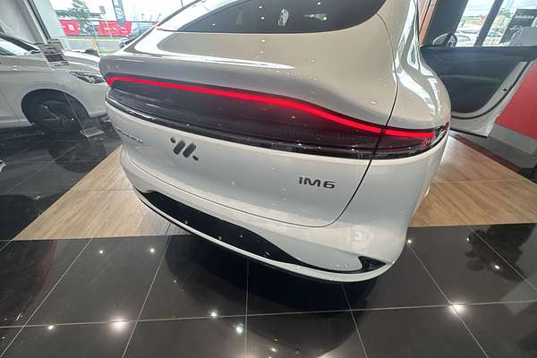 2025 MG IM6 Premium S12L