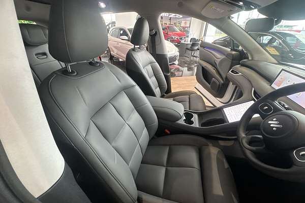 2025 MG IM6 Premium S12L