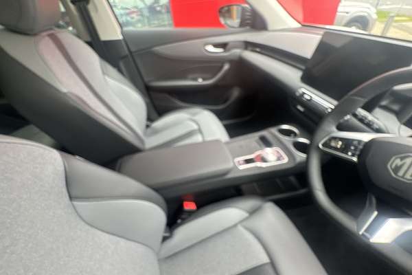2025 MG MGS5 EV Essence 62 ZS3EM