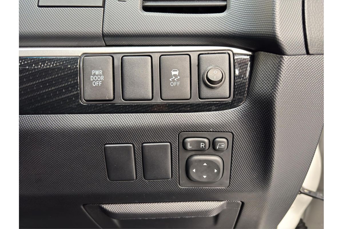 2016 Toyota Estima Aeras Welcab