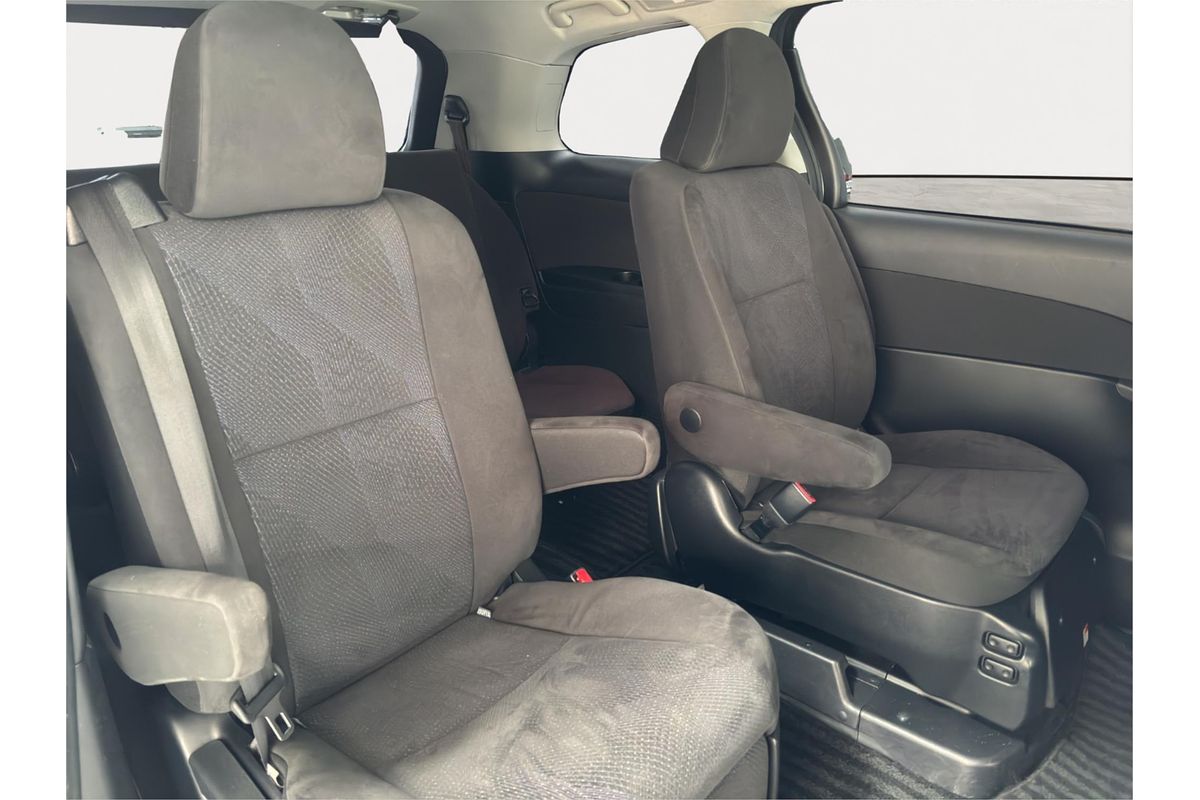 2016 Toyota Estima Aeras Welcab