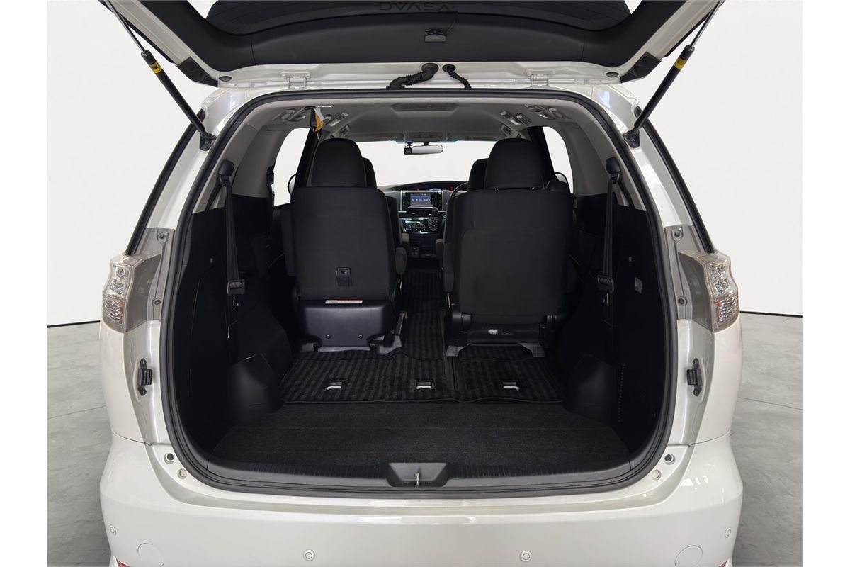 2016 Toyota Estima Aeras Welcab