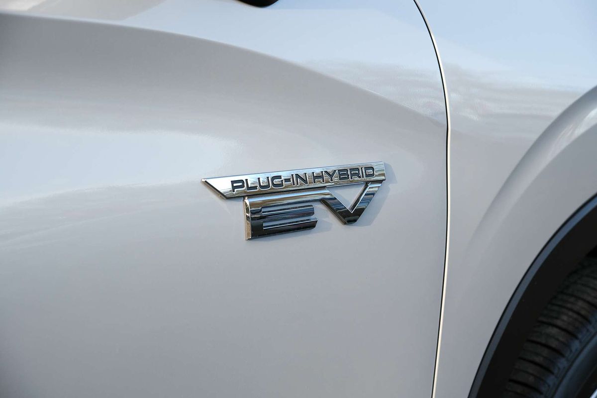 2025 Mitsubishi Outlander PHEV Exceed Tourer ZM