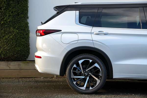 2025 Mitsubishi Outlander PHEV Exceed Tourer ZM