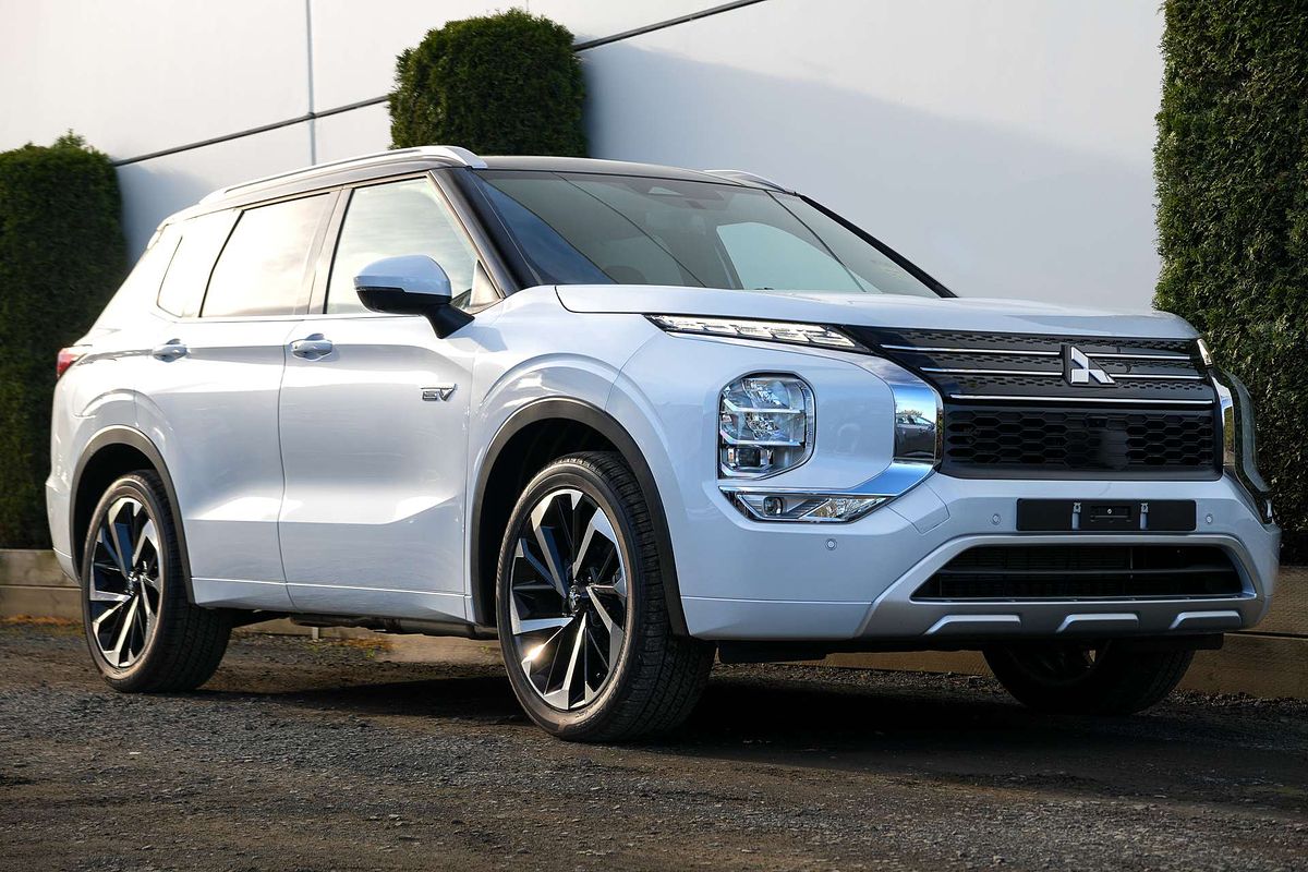 2025 Mitsubishi Outlander PHEV Exceed Tourer ZM