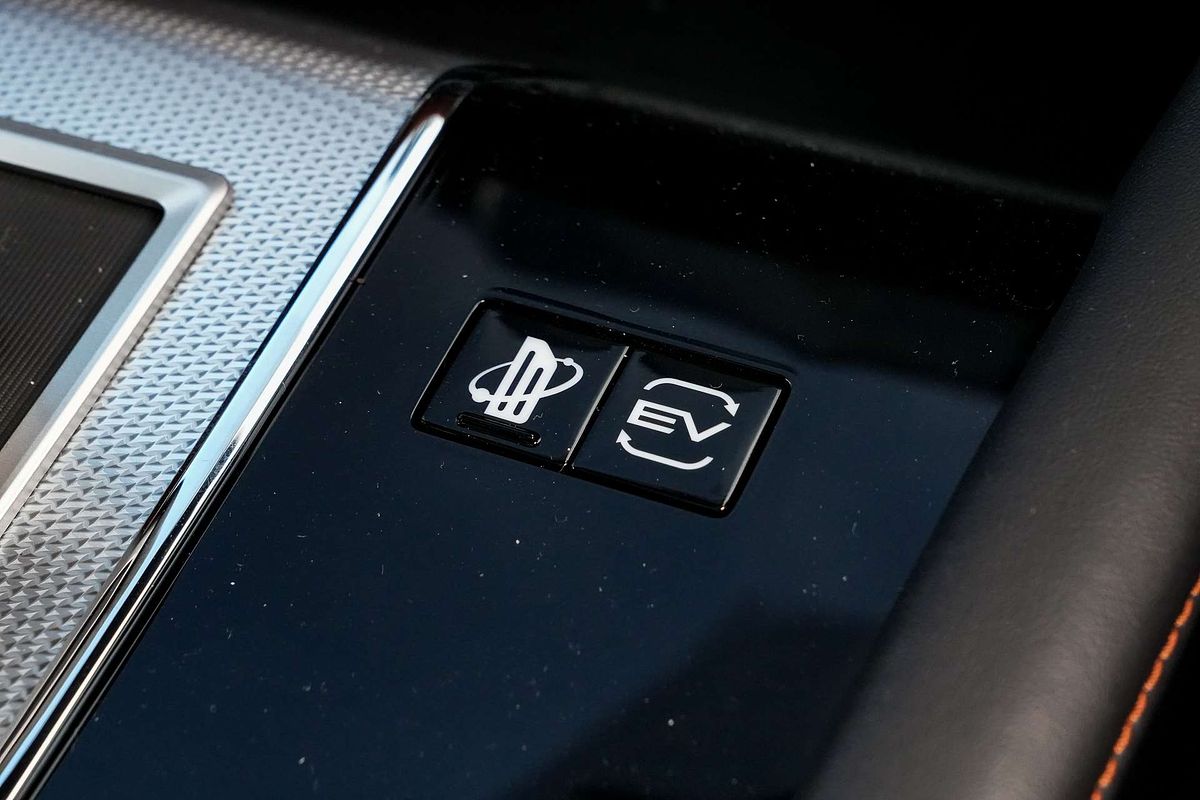 2025 Mitsubishi Outlander PHEV Exceed Tourer ZM