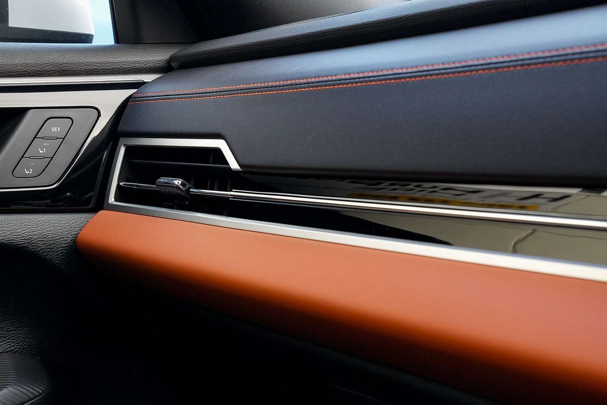 2025 Mitsubishi Outlander PHEV Exceed Tourer ZM