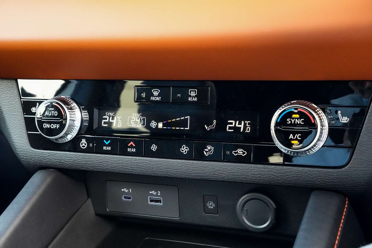 2025 Mitsubishi Outlander PHEV Exceed Tourer ZM