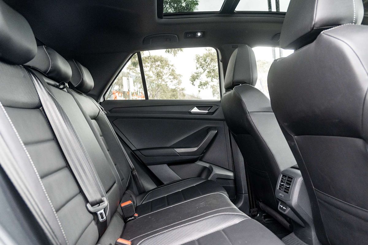 2022 Volkswagen T-Roc 140TSI R-Line D11