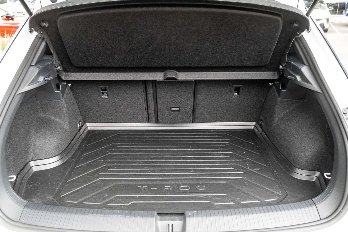 2022 Volkswagen T-Roc 140TSI R-Line D11