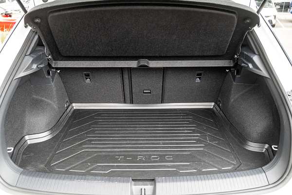 2022 Volkswagen T-Roc 140TSI R-Line D11