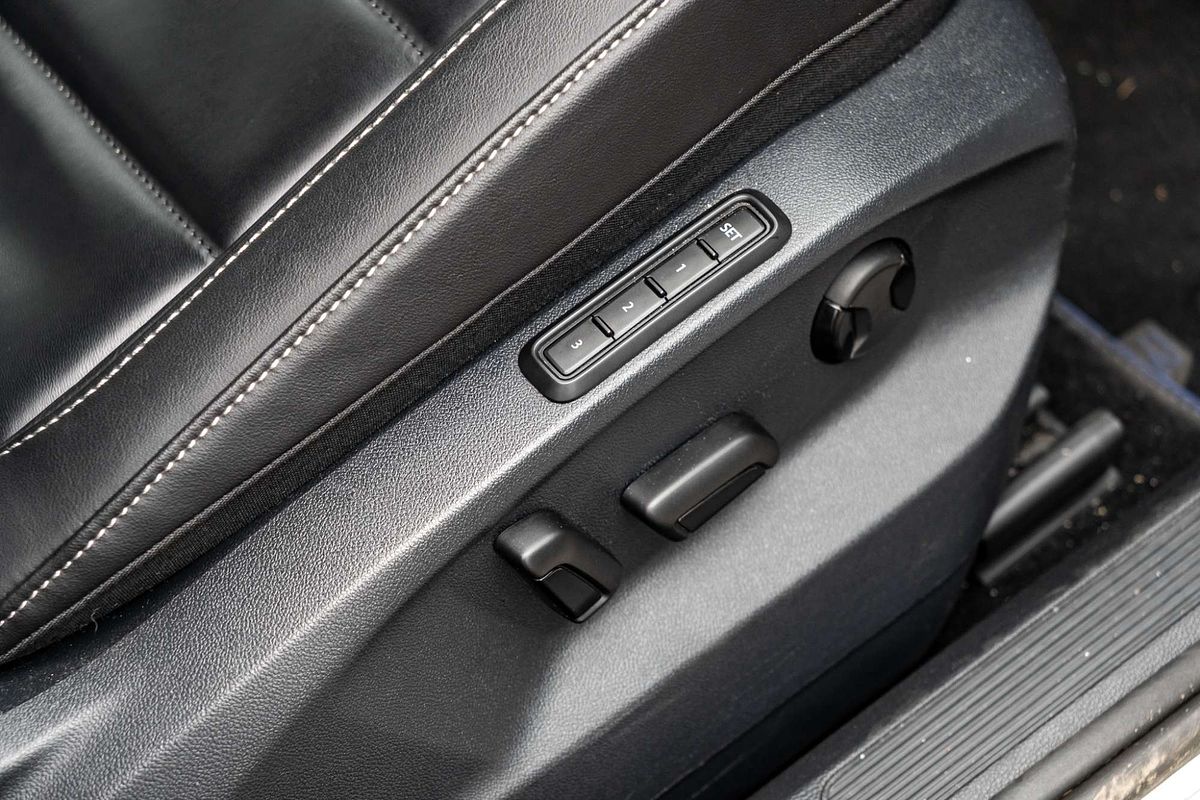 2022 Volkswagen T-Roc 140TSI R-Line D11