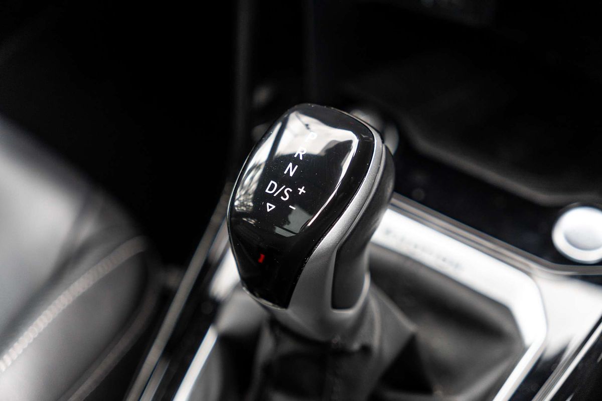 2022 Volkswagen T-Roc 140TSI R-Line D11