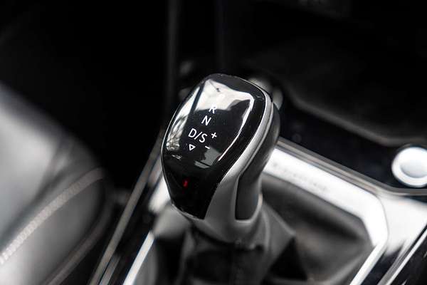 2022 Volkswagen T-Roc 140TSI R-Line D11