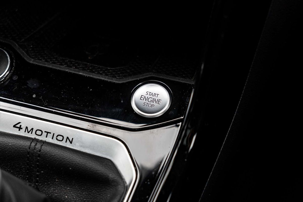 2022 Volkswagen T-Roc 140TSI R-Line D11