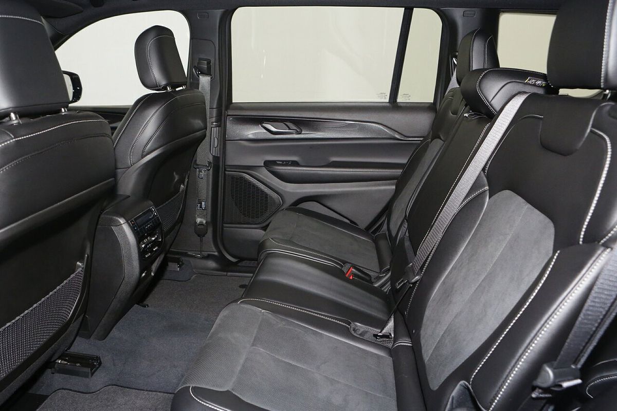 2023 Jeep Grand Cherokee Night Eagle WL
