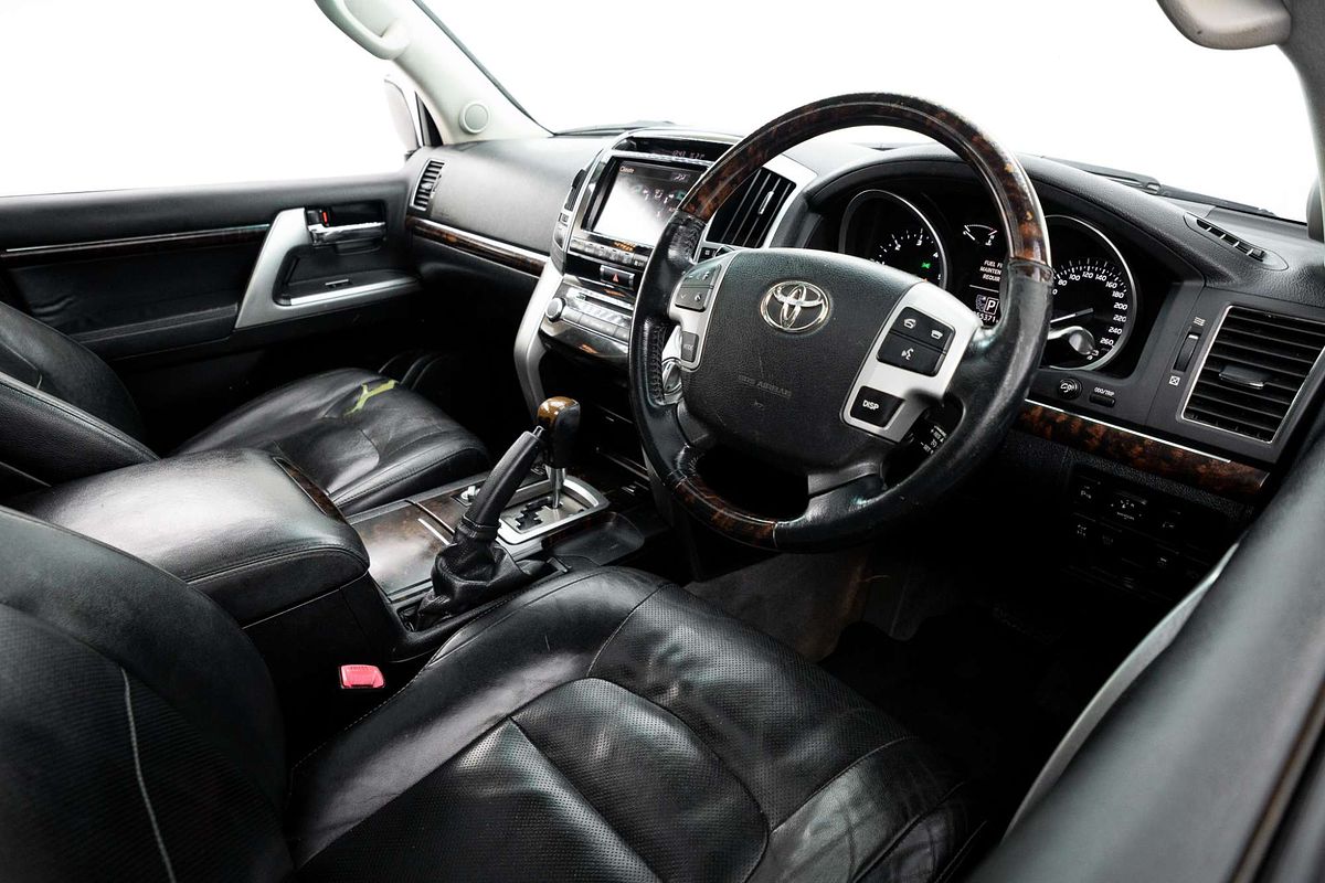 2013 Toyota Landcruiser Sahara VDJ200R