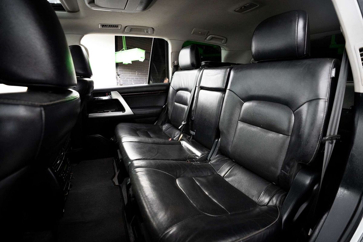2013 Toyota Landcruiser Sahara VDJ200R