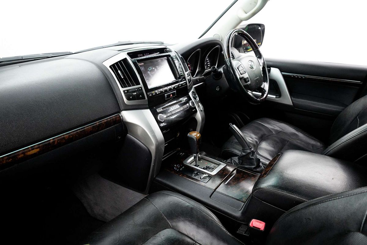 2013 Toyota Landcruiser Sahara VDJ200R