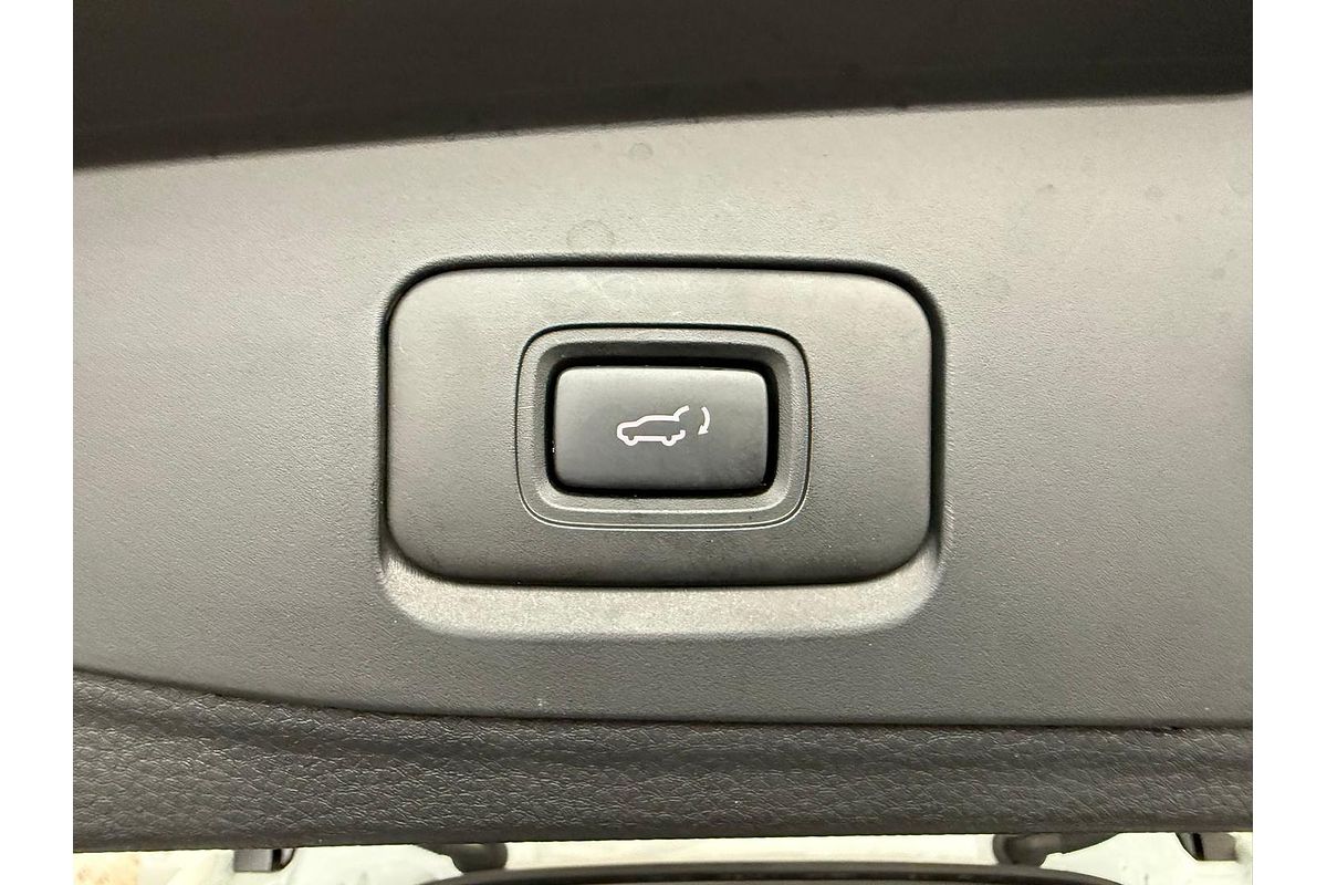 2024 Isuzu MU-X LS-T