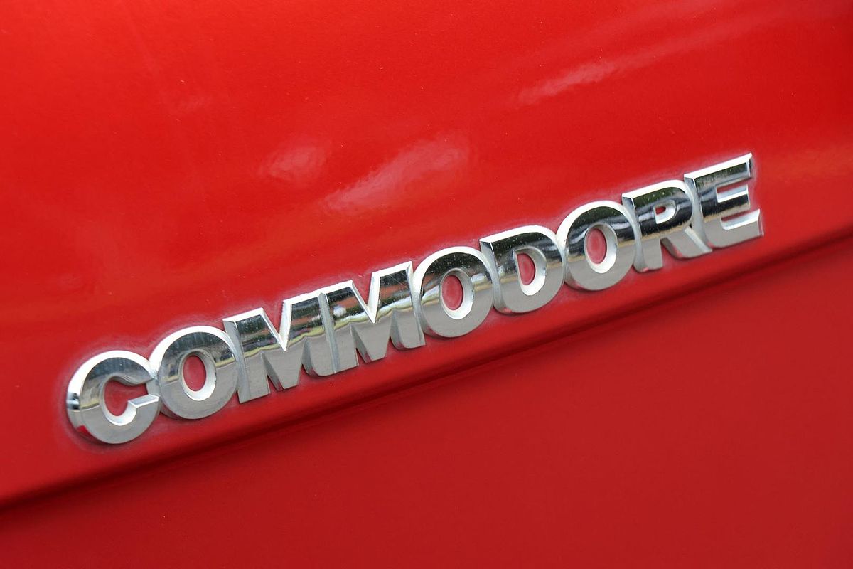 2002 Holden Commodore Acclaim VX II