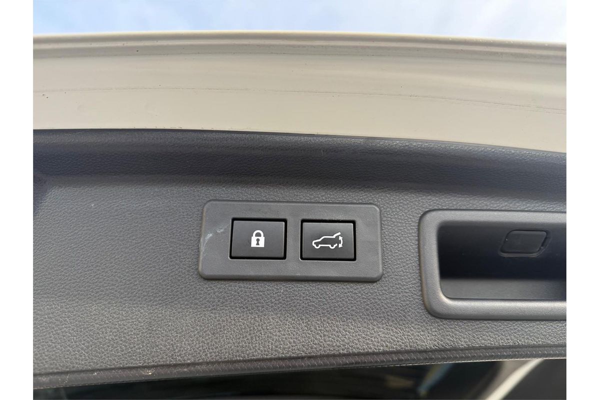 2022 Subaru Forester Hybrid S S5