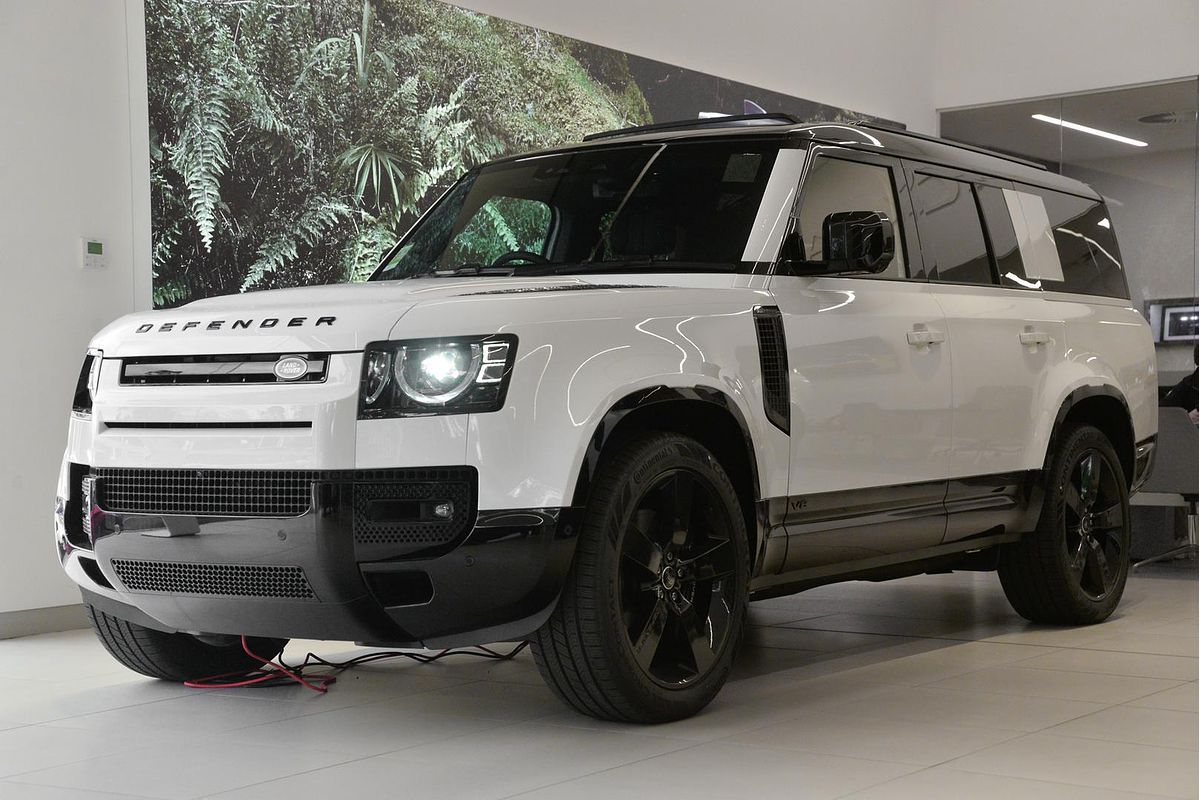 2025 Land Rover Defender 130 P500 V8 L663