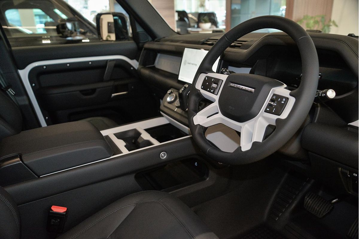 2025 Land Rover Defender 110 D350 X-Dynamic SE L663