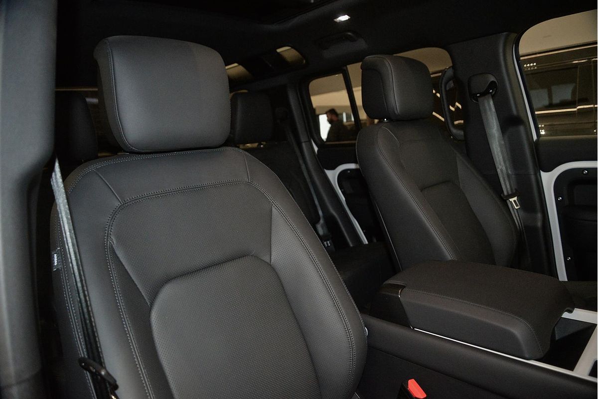 2025 Land Rover Defender 110 D350 X-Dynamic SE L663