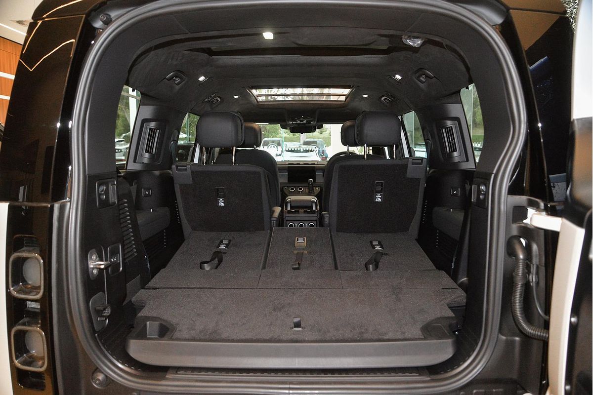 2025 Land Rover Defender 130 P500 V8 L663