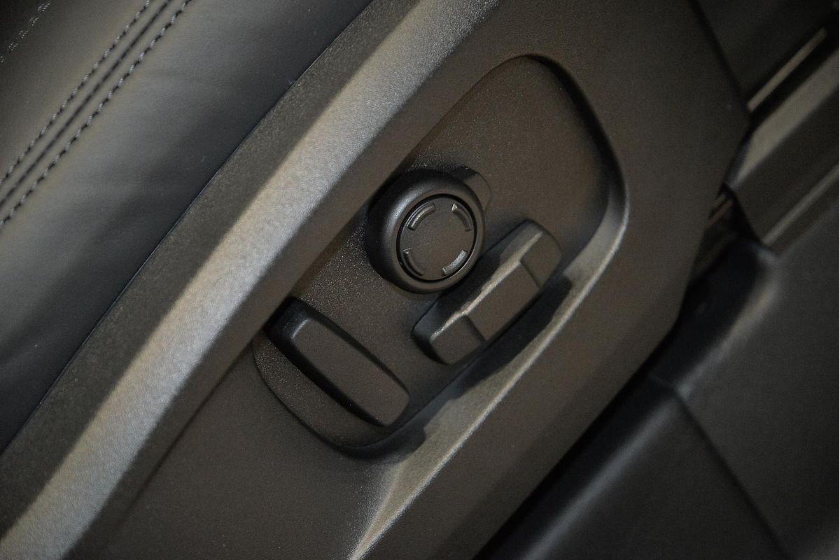 2025 Land Rover Defender 110 D350 X-Dynamic SE L663